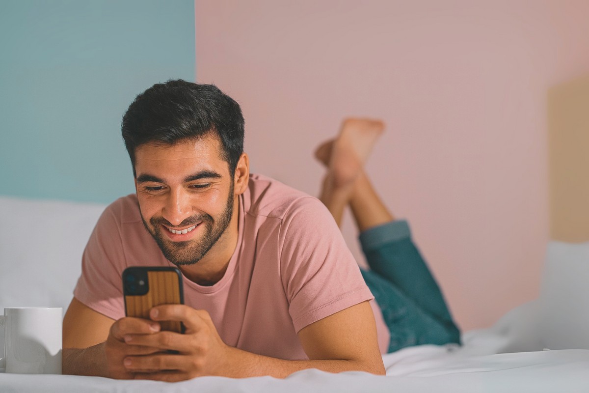 how to start a conversation on a dating app